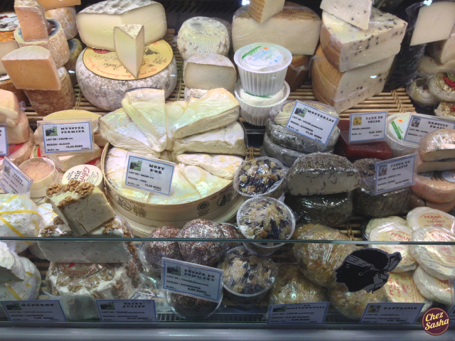 The quintessential cheese-in-Paris photo
