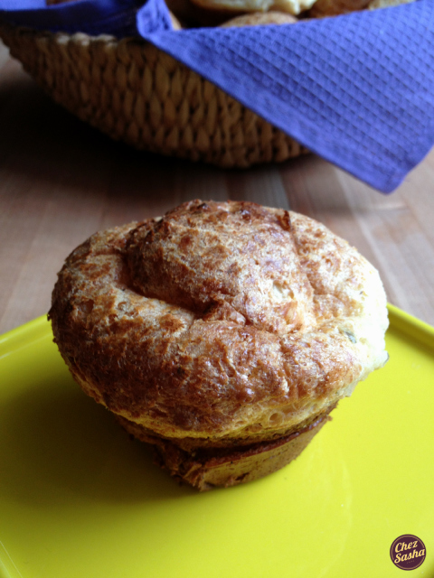 Nutmeg and black pepper popovers