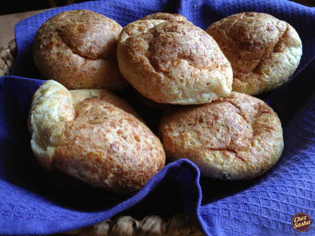 Nutmeg and black pepper popovers
