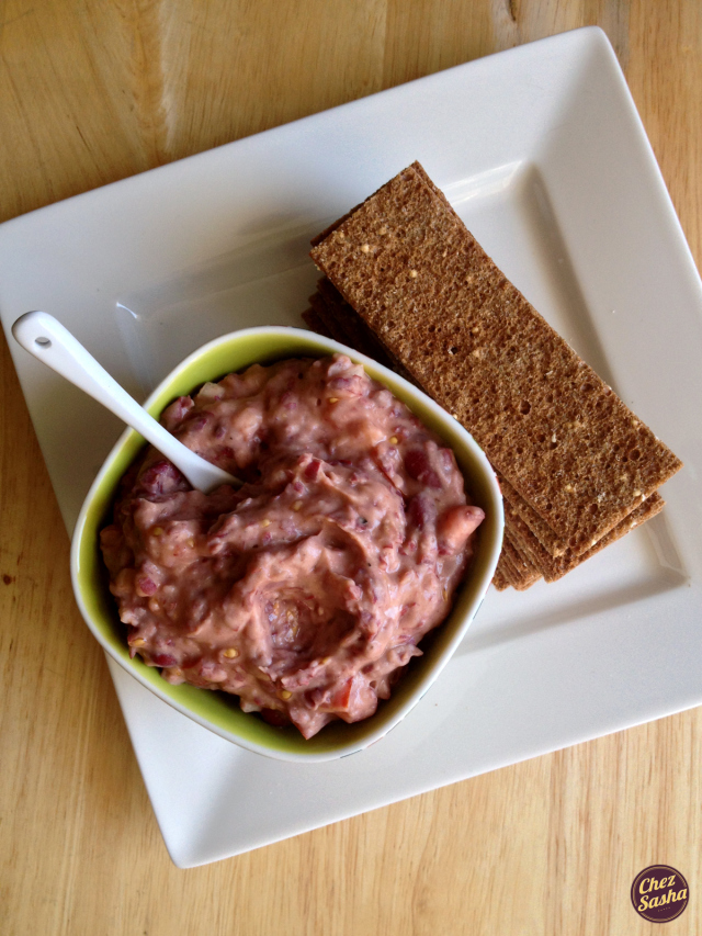 Roasted garlic bean dip