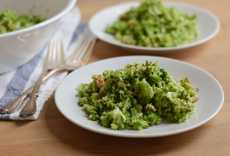 Broccoli-salad-garlic-tahini-dressing (1)