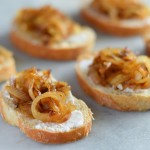 Caramelized-onion-crostini