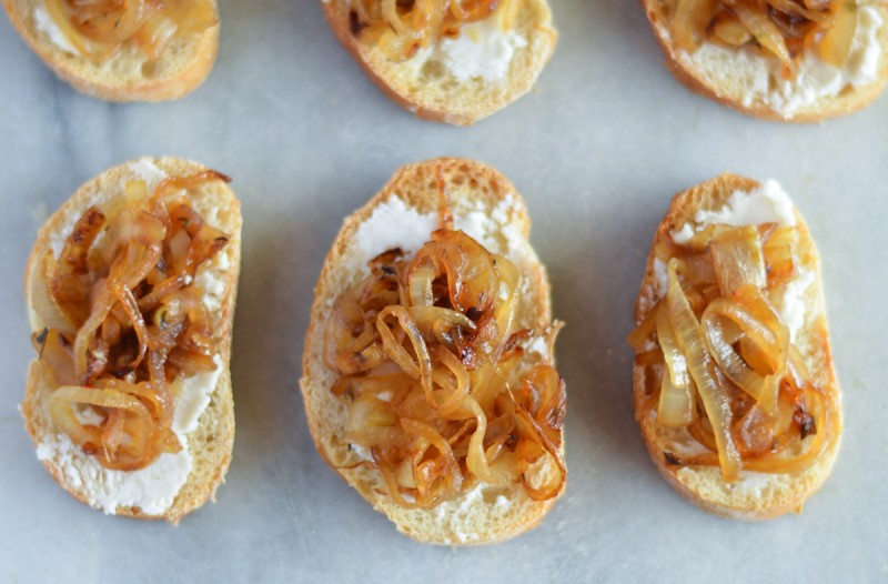 Caramelized-onion-crostini (20)'-2