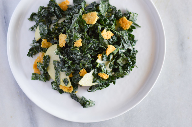 Parmesan-chips-kale-apple-salad (2)